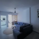Nino\'S Beach Apartment